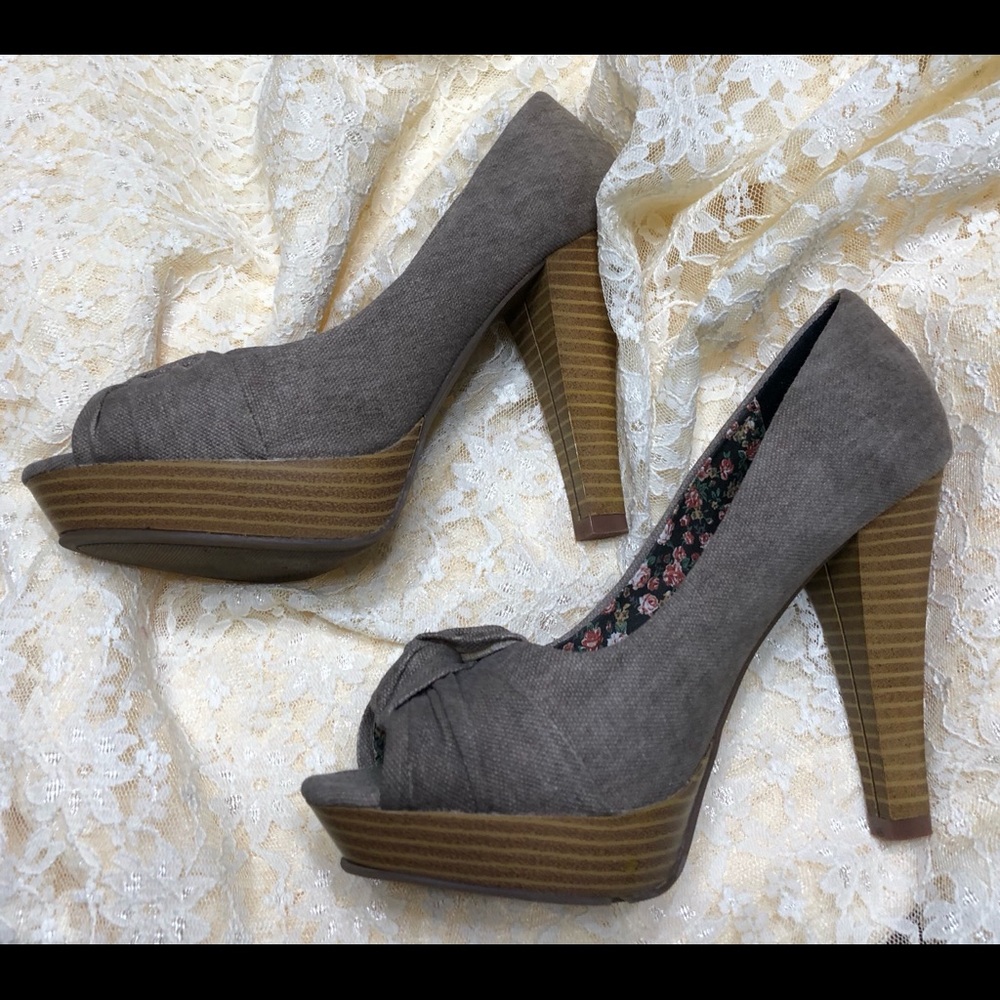 💜 6/$25 Kenneth Cole Womens Unlisted High Heels - Picture 3 of 8
